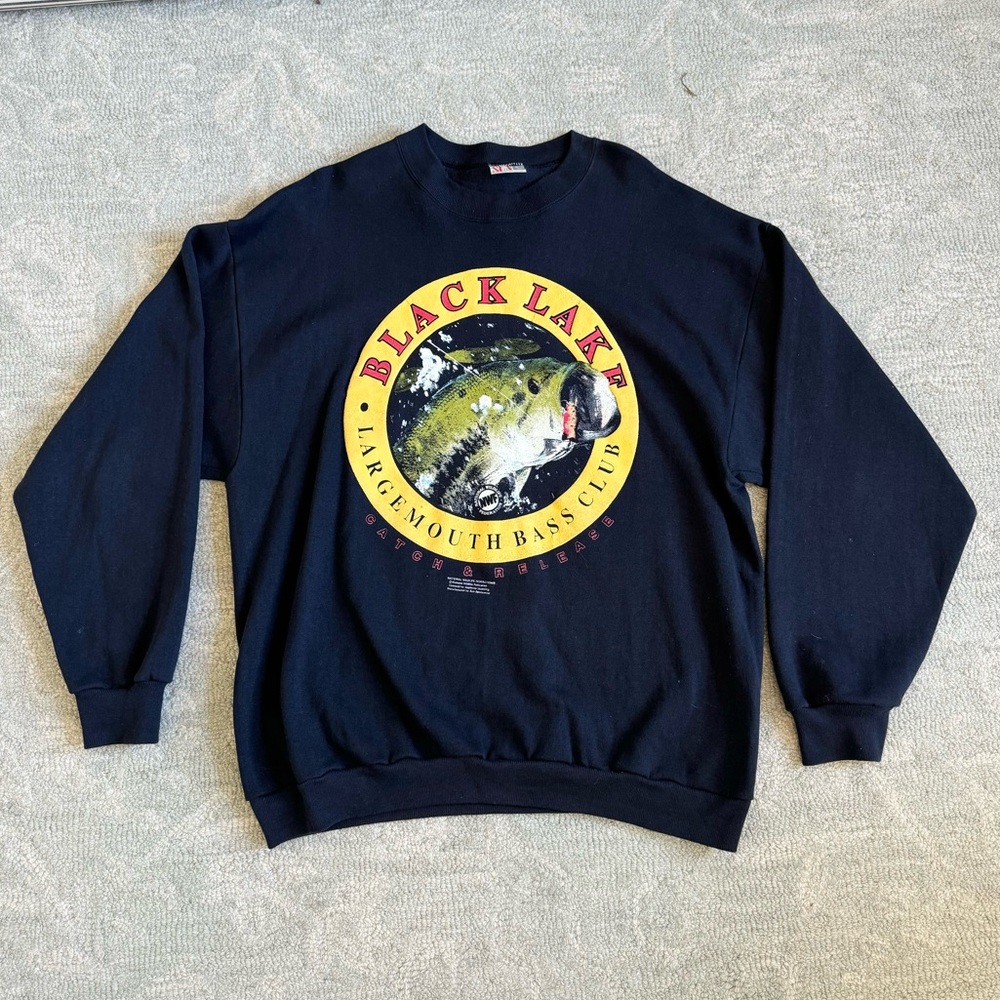 Vintage CLEAN National Wildlife Federation Large Mouth Bass Fishing Crewneck